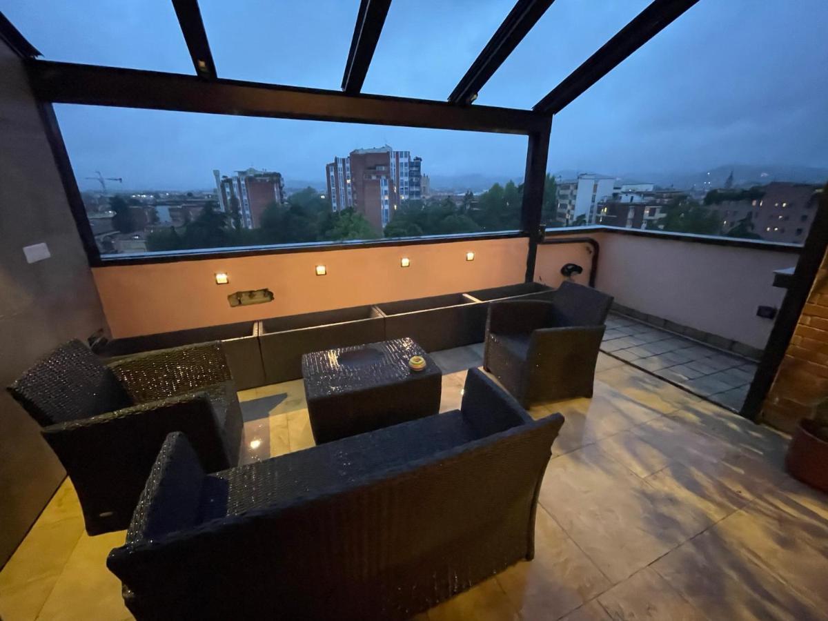 Appartement Attico Con Vista Spettacolare E Jacuzzi à Bologne Extérieur photo