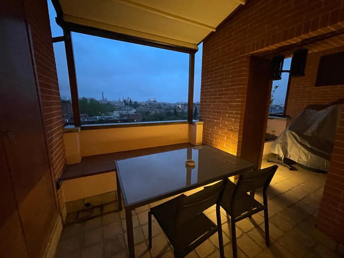 Appartement Attico Con Vista Spettacolare E Jacuzzi à Bologne Extérieur photo